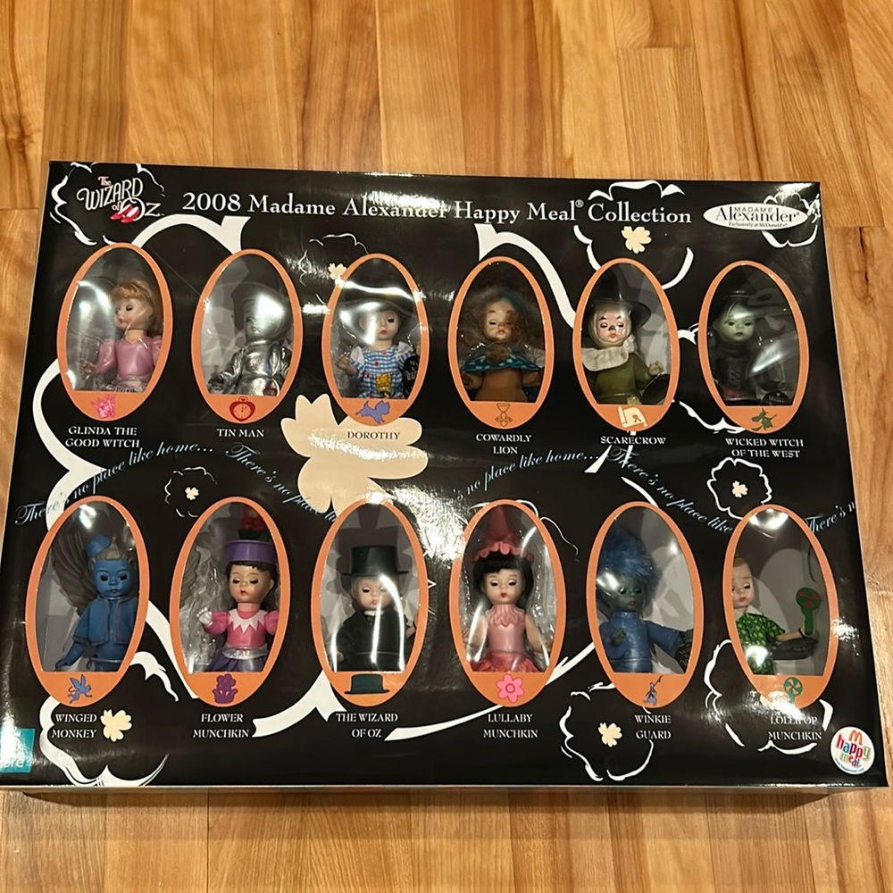 Madame Alexander 2008 happy meal collection the Wizard of Oz. NIB. Certificate.